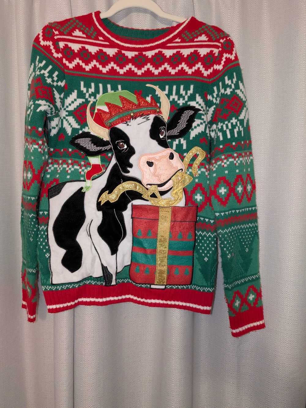 Holiday Time Red, Green & White Cow Gift Crewneck Sweater XS
